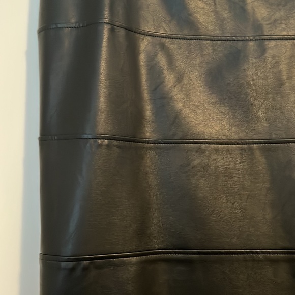Reitmans black leather look skirt NWT - Picture 2 of 7